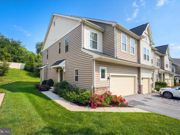 275 Kestrel Ct, Kennett Square, PA 19348