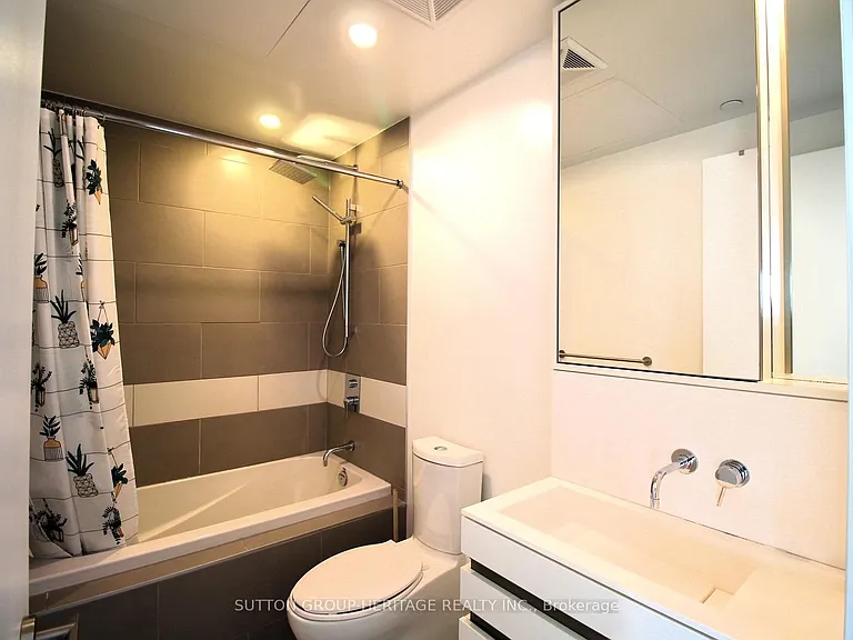 197 Yonge St #4714 — Photo 38