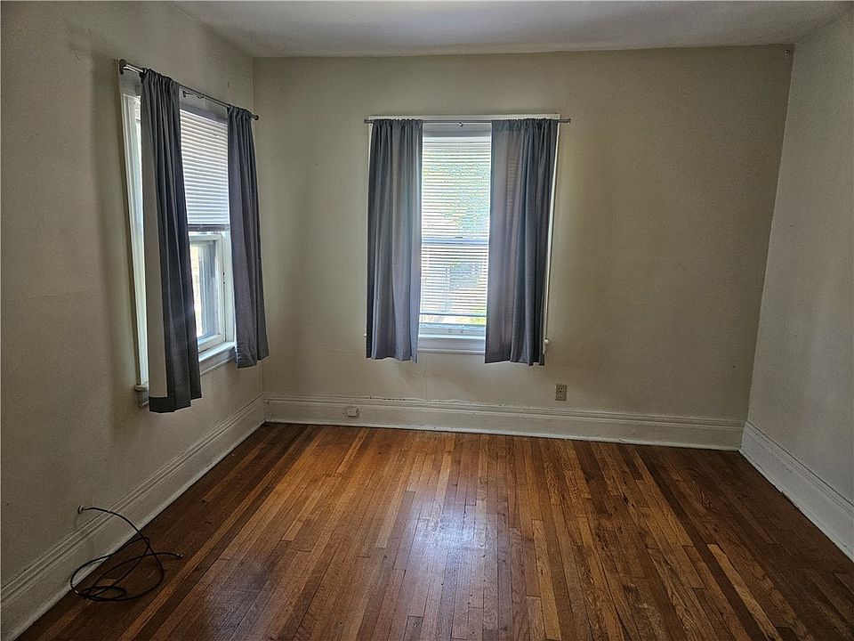 2nd image of 12 Regent St