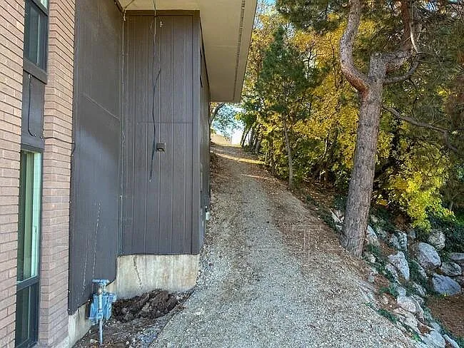 1543 Oakcrest Dr — Photo 5