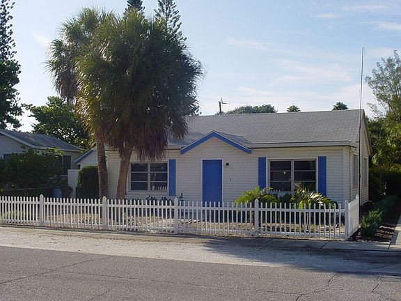 Traditional Beach Cottage