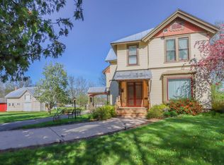 E3192 Apple Tree Ln, Waupaca, WI 54981