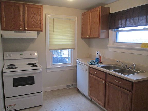 4th image of 463 Taylor St