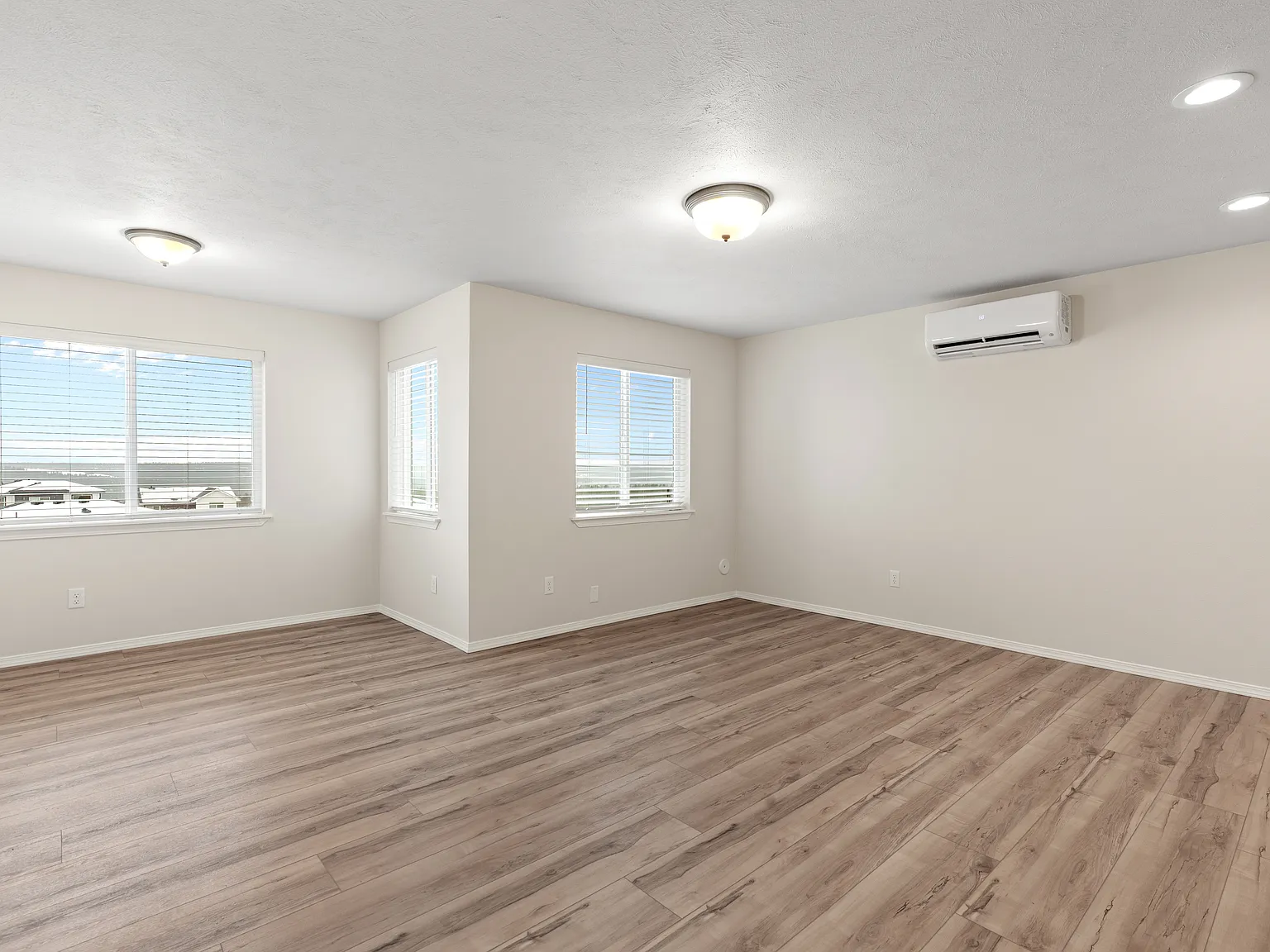 1 bed, 633 sqft, $1,221 — Photo 2