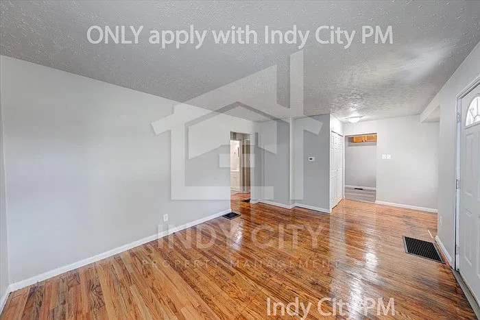 2 bed, 1.0 bath, 727 sqft, $1,300 — Photo 4