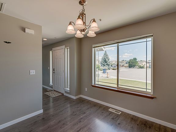 3rd image of 1276 Canyon Ct