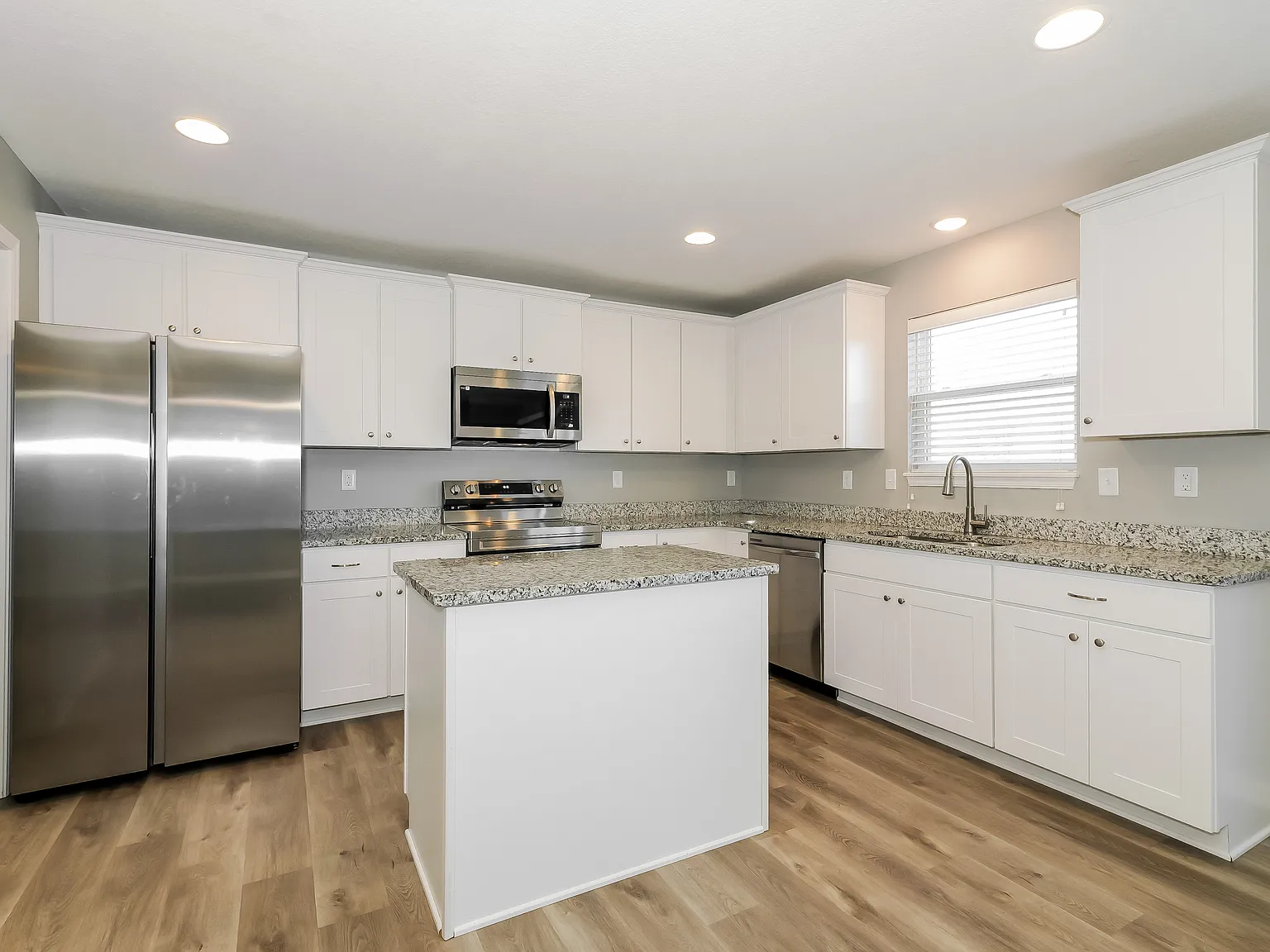 4 bed, 3.0 bath, 1959 sqft, $2,299 — Photo 3