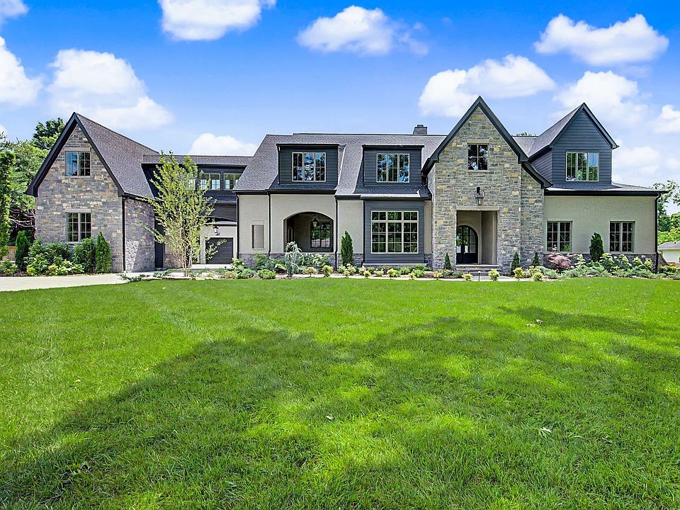1st image of 226 Williamsburg Cir