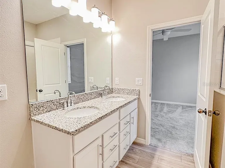 9409 Baraboo Way — Photo 12