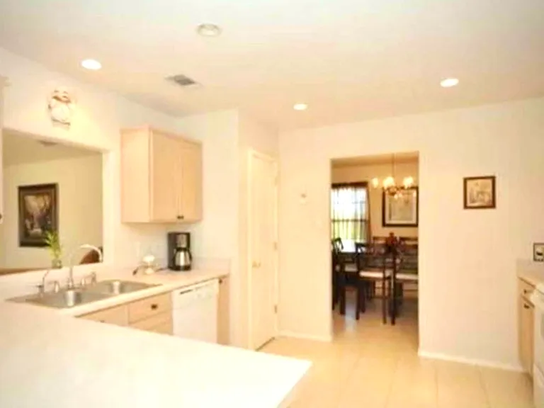 9008 Gainsborough Dr — Photo 7