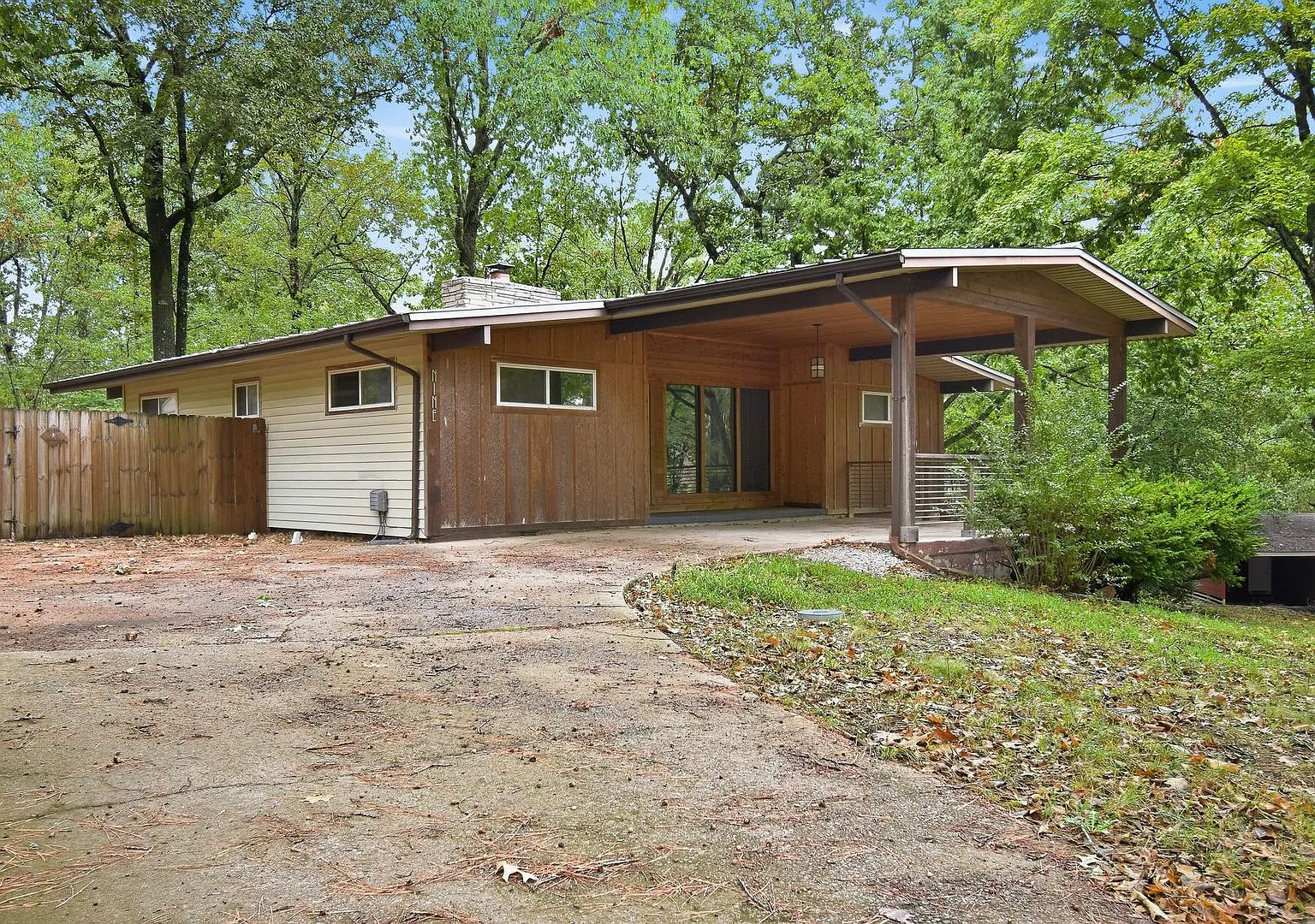 Charming Bella Vista Retreat | 3BR/2BA with Fireplace, Deck & Fenced Yard — Photo 2