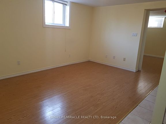 4th image of 1502 Banwell Rd