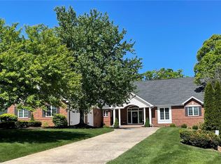 1432 Lake Knoll Dr, Lake Saint Louis, MO 63367