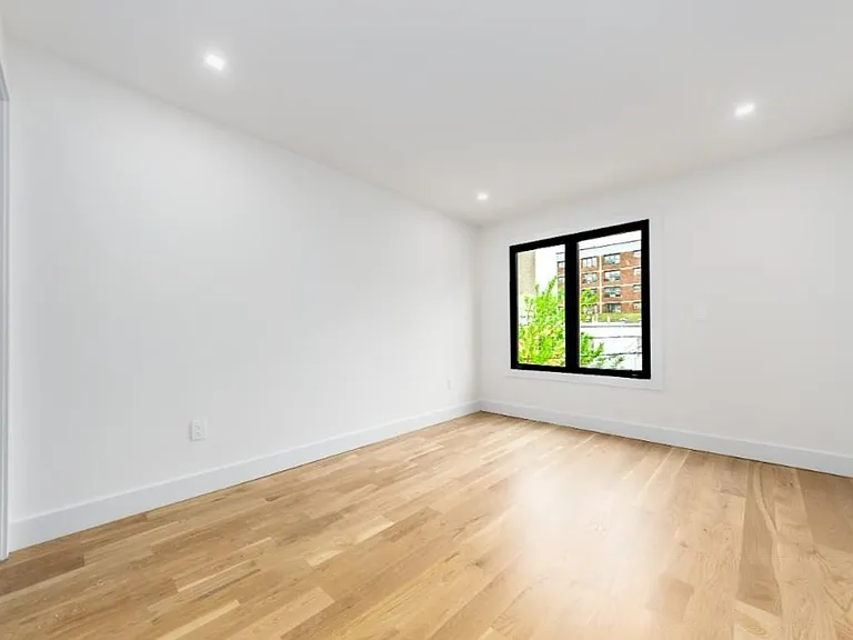 110 McKibbin St #2 — Photo 10