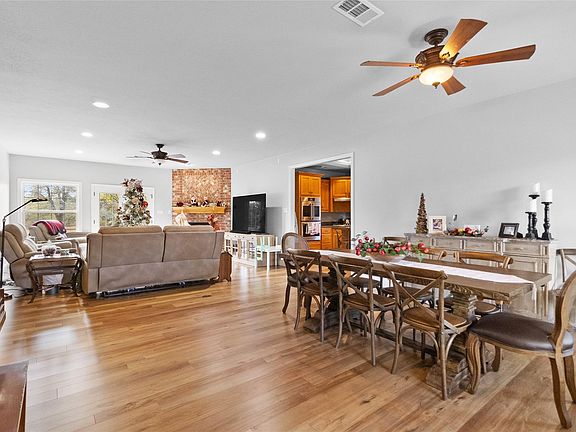 5th image of 162 Acorn Hill Dr