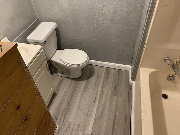 3rd image of 120 Winchester Ct