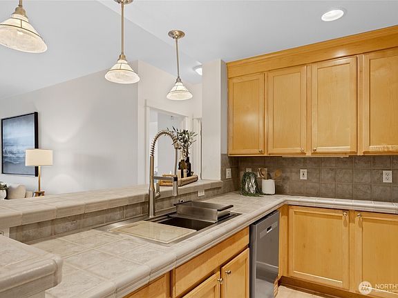 4th image of 55 Williams Avenue S #203