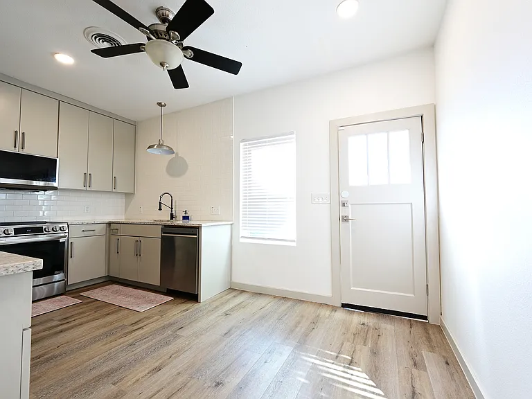 7615 Watson St — Photo 2