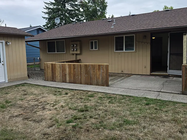 10905 NE 6th St — Photo 3