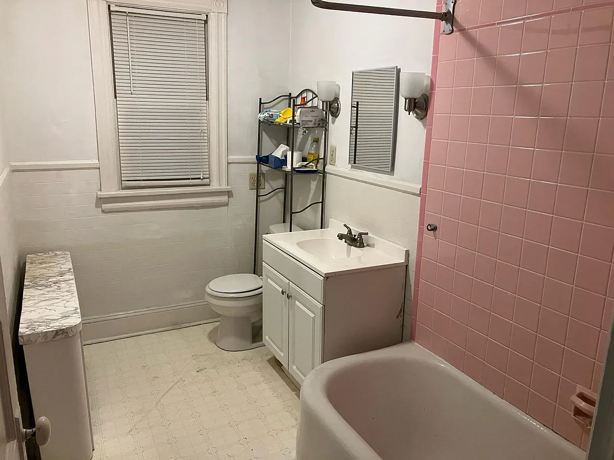 Bathroom - 524 1/2 Arthur St