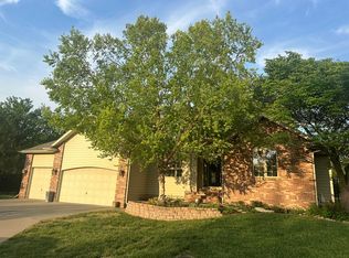 205 Pine Ridge Dr, Salina, KS 67401