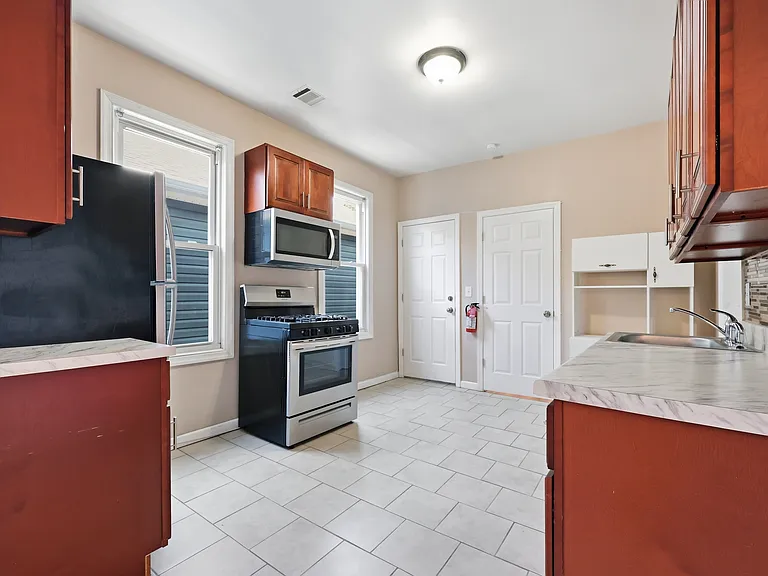 78 Willoughby St #2 — Photo 8