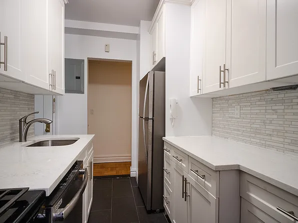 425 Riverside Drive image 3 of 19
