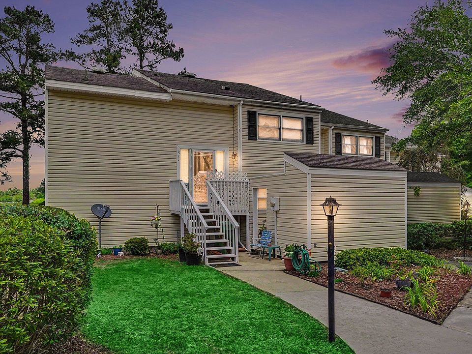 1st image of 317 Lakeview Dr. #317