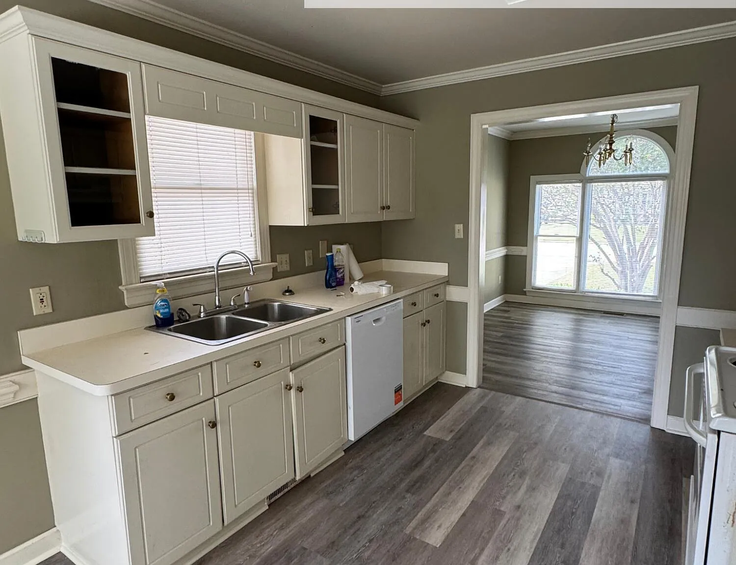 3 bed, 2.0 bath, 1515 sqft, $1,750 — Photo 3