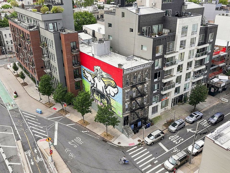 1st image of 188 Eagle St