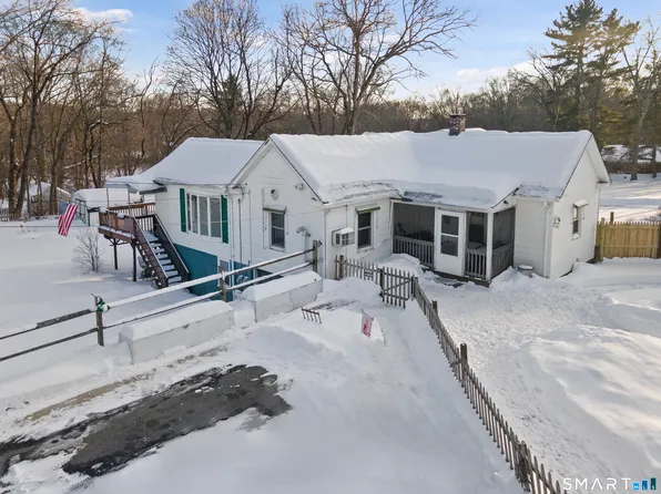 17 Auburn Street, Putnam, CT 06260