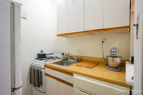 Rented by City Connections Realty | media 12