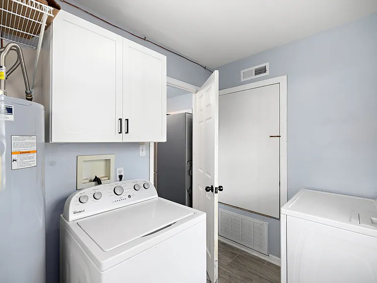 328 Plymouth Ave — Photo 35