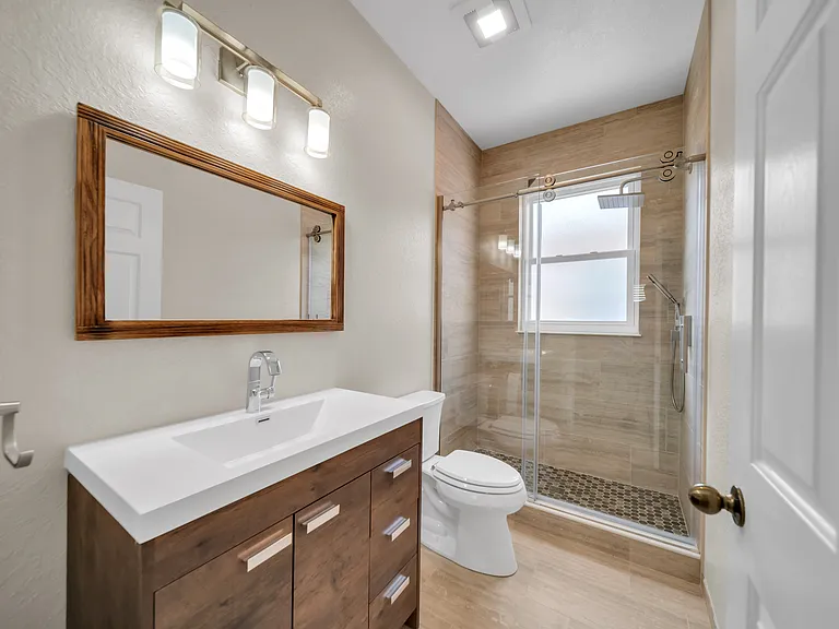 1358 Hedgewood Cir — Photo 17