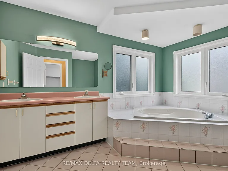 13 Sherk Cres — Photo 22