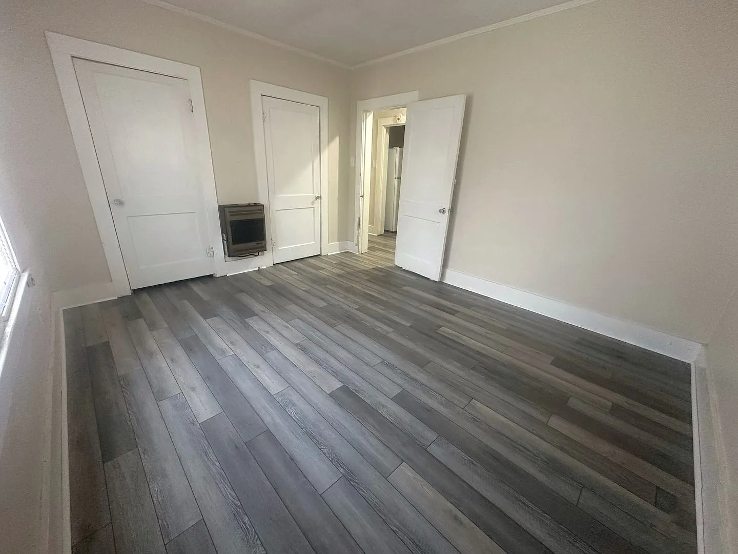 Adorable 1 bed, 1 bath Home Available in the Saint Streets! — Photo 3