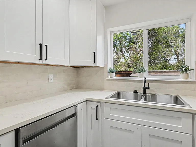 5645 W Virginia Ave — Photo 9