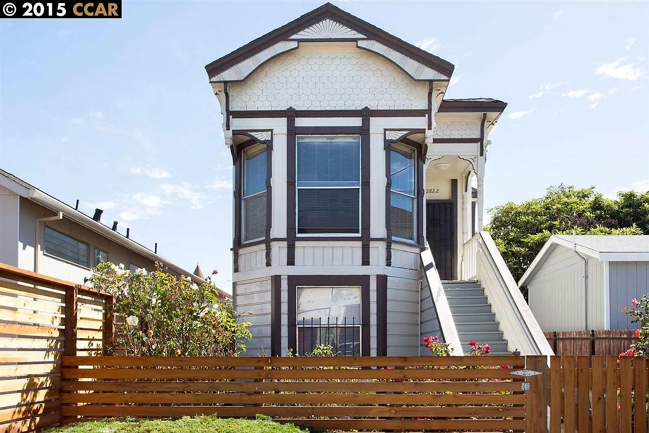 2822 Myrtle St photo 1