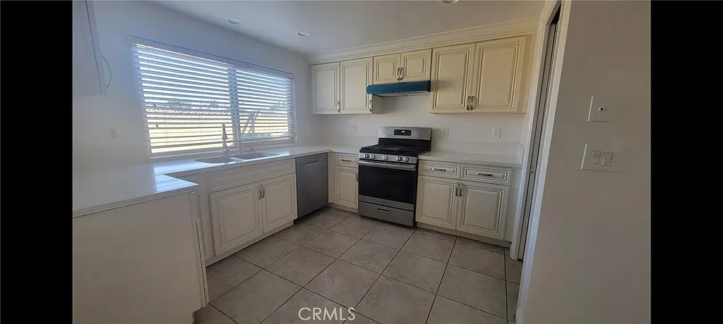 4 bed, 2197 sqft, $4,250 — Photo 2