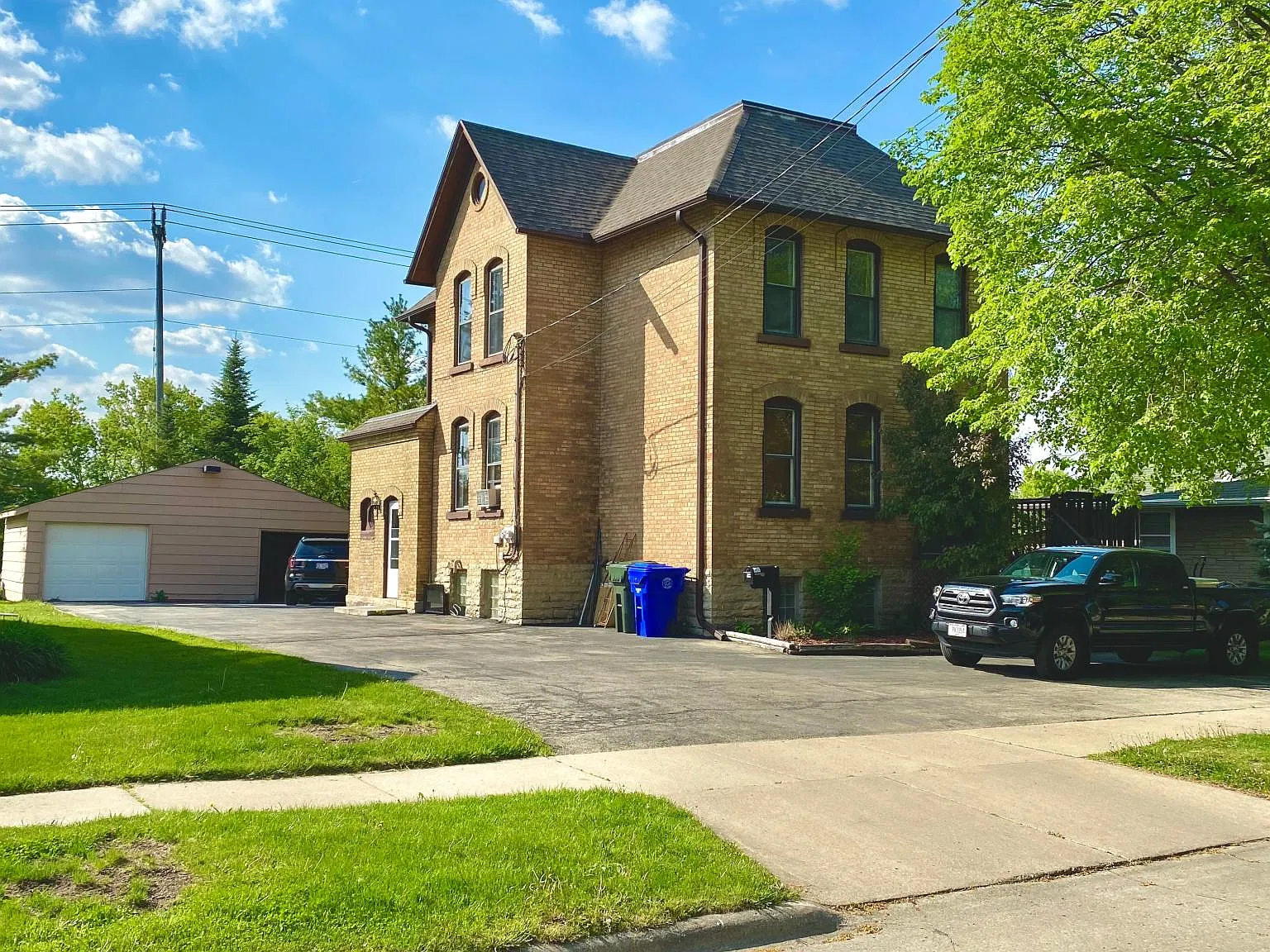 819 Blackwell St — Photo 1