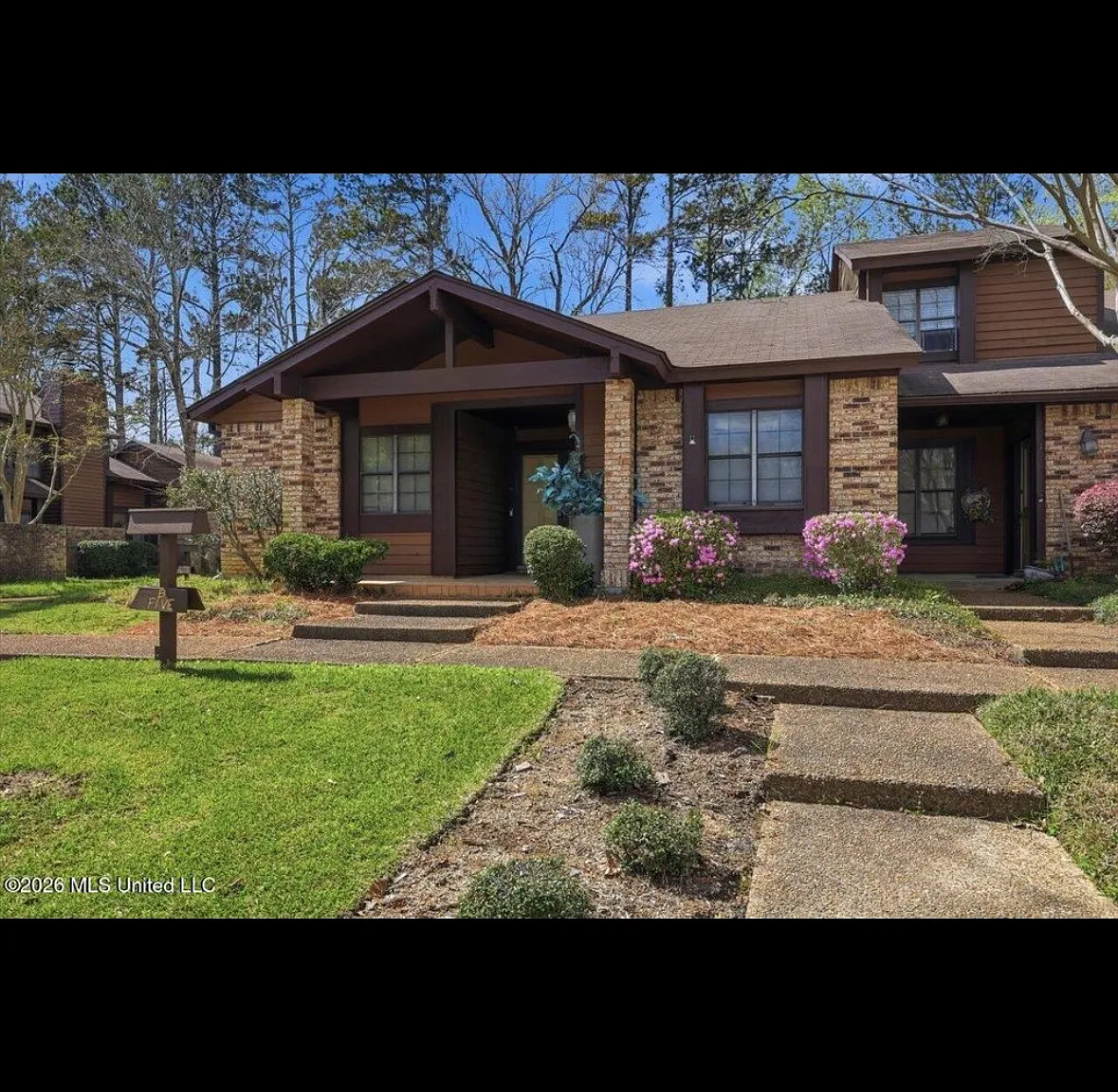 5 Shore Dr — Photo 3