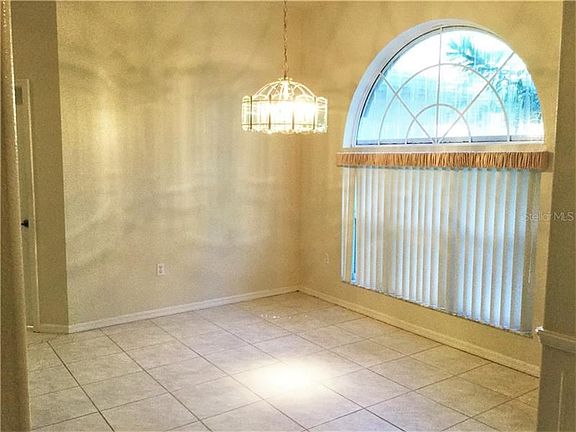 5th image of 3895 Radcliff Ave