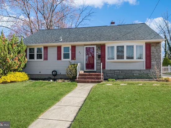22 N Browning Ave, Somerdale, NJ 08083