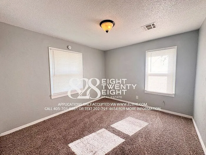 1004 Holly Dr — Photo 16