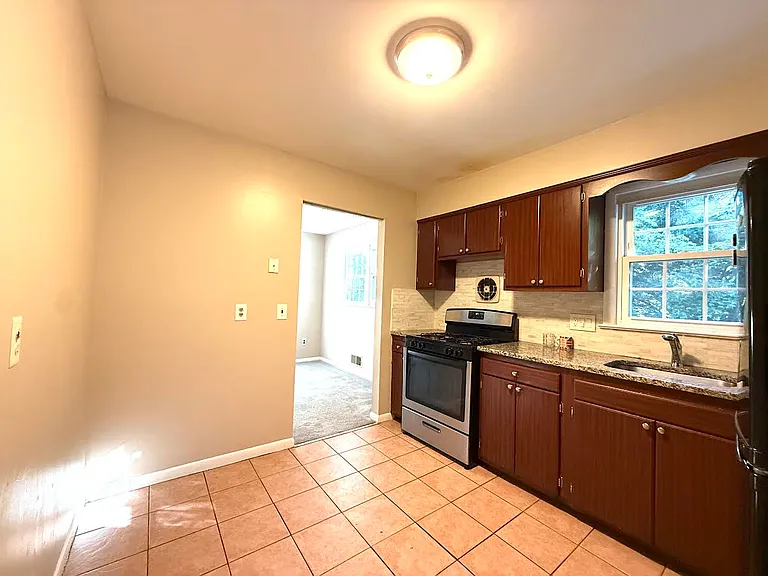8703 34th Ave — Photo 9