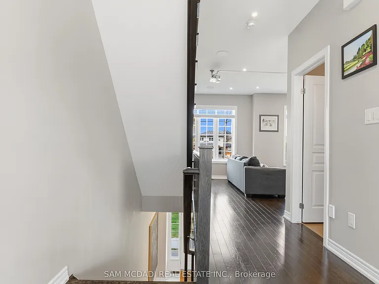 215 Dundas St E #9 — Photo 5