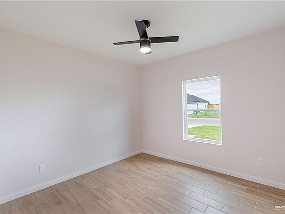 5th image of 320 Hope Dr