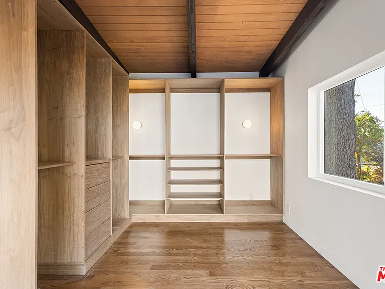 2065 Kew Dr — Photo 12
