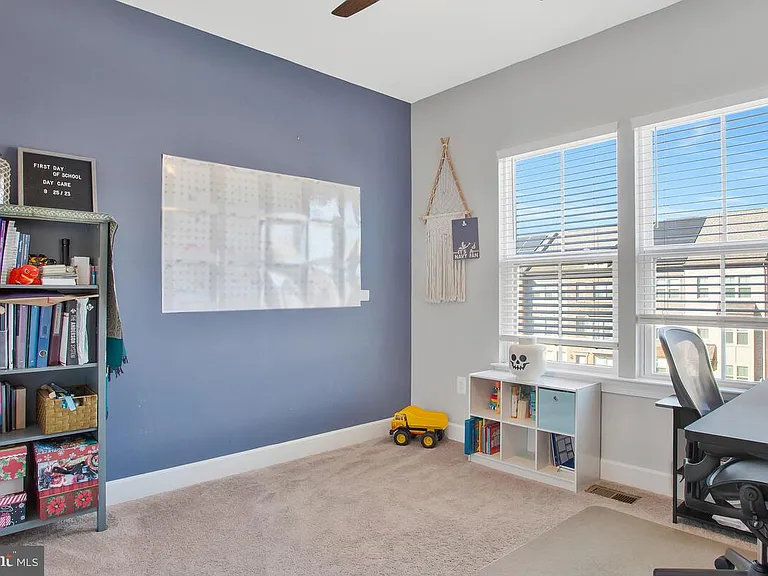 130 Capital Ct — Photo 28