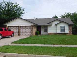 1517 NE 6th St, Moore, OK 73160